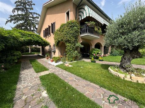 SPLENDIDA VILLA BIFAMILIARE NEL CUORE DI MELEGNANO ImmobiliareCasaElite