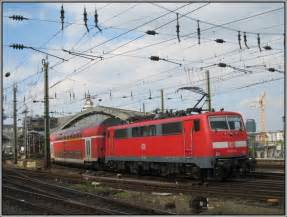 111 123 verläßt am 16 09 2007 mit einen Regionalzug Köln Hbf