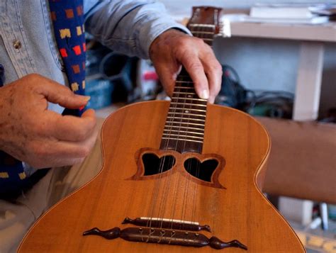 Viola da terra ou de dois corações uma marca dos Açores para o mundo