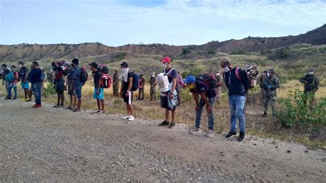 Tumbes Detienen A 14 Extranjeros Por Agredir A Policía En Canoas De