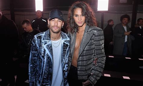 Brumar 2 Neymar e Cindy Bruna já tinham sido clicados juntos em