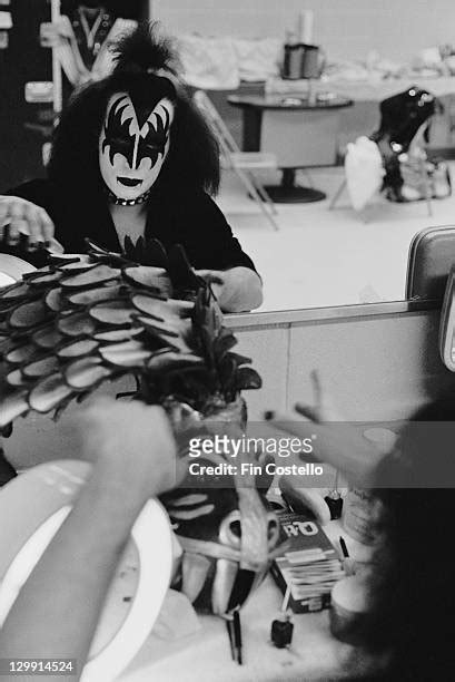 Gene Simmons 1975 Photos And Premium High Res Pictures Getty Images