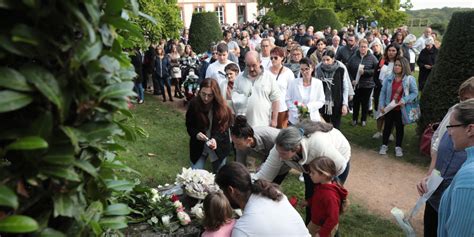 Infanticide Dans L Eure Des Centaines De Personnes Rendent Hommage