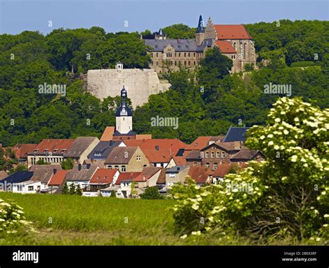 Schloss Mit Ort Lutherstadt Mansfeld Sachsen Anhalt Deutschland