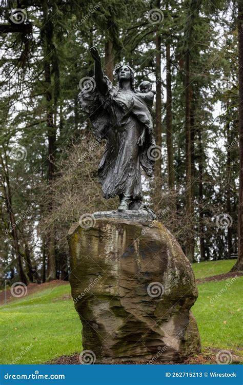 Sacajawea Statue in Washington Park, Portland Oregon Editorial Stock Photo - Image of monument ...