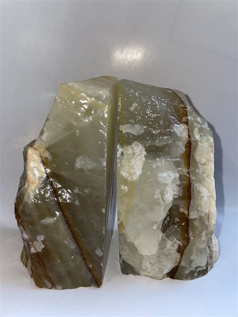 Thrift store find : r/whatsthisrock