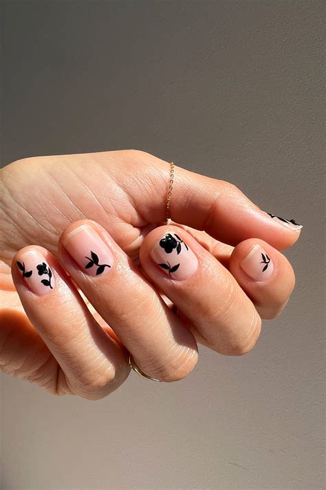 7 Diseños De Uñas Simples Con Flores Para Lucir En Verano 2023 Vogue