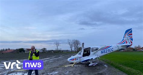 Sportvliegtuigje Maakt Noodlanding In Veld In Damme Britse Piloot