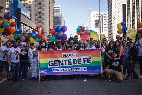 Religiosos LGBTI e aliados na Parada do Orgulho LGBT em São Paulo no