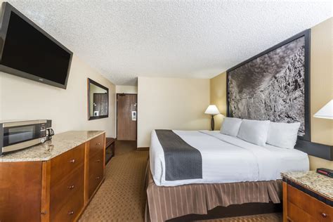 Super 8 by Wyndham Canon City | Canon City, CO Hotels