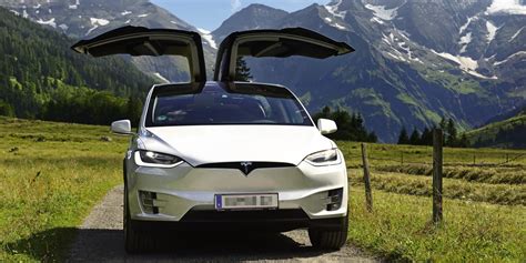 Test Tesla Model X Elektro Suv Mit Flügeltüren Adac