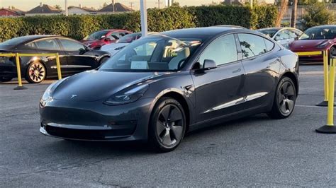 É possível comprar um Tesla Model 3 por cerca de 12 mil euros