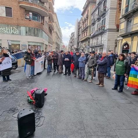 Napoli Meno Di Cento Persone Al Presidio Per La Pace Indetto Dalla