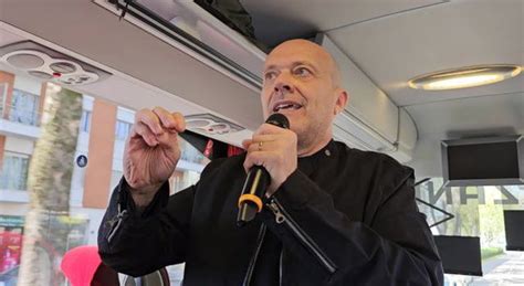 In Viaggio Con Max Pezzali Tra ‘discoteche Abbandonate E Tour Negli