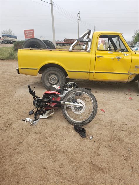 Un Herido Grave Tras Un Fuerte Choque Entre Una Moto Y Una Camioneta