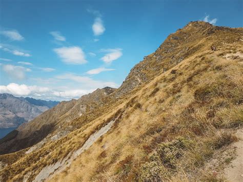 Hiking Ben Lomond Summit in Queenstown, New Zealand | Jana Meerman