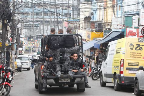 Pol Cia Militar Faz Opera O Em Comunidades Da Regi O Central Do Rio