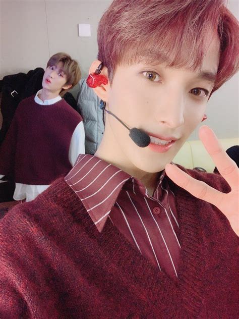 세븐틴 SEVENTEEN on Twitter 17 S 도겸 막방기념 셀카 폭탄 수고했어 우리 멤버들 모두