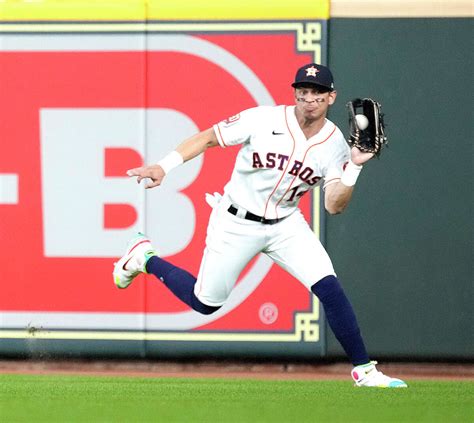 Houston Astros: Mauricio Dubón odd man out in center field