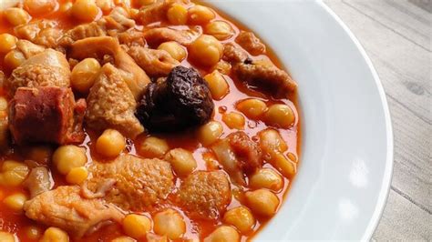 Deliciosos garbanzos con callos enlatados una receta rápida y sabrosa