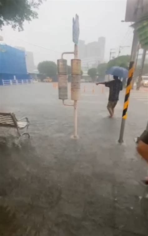 豪雨炸新北 鶯歌火車站外、北大社區停車場淹水 生活 中央社 Cna