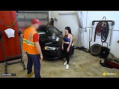 Roadside Fit Girl Gets Her Pussy Banged By The Car Mechanic Xxx