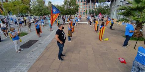 Mig miler de persones es manifesten per la Diada a Mataró