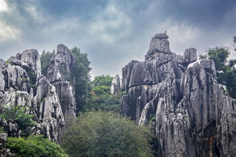 云南昆明大石林风景区高山丘壑自然风景摄影汇图网