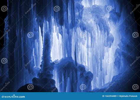 Enormes Part Culas De Hielo Grandes Bloques De Agua Helada Fondo Azul