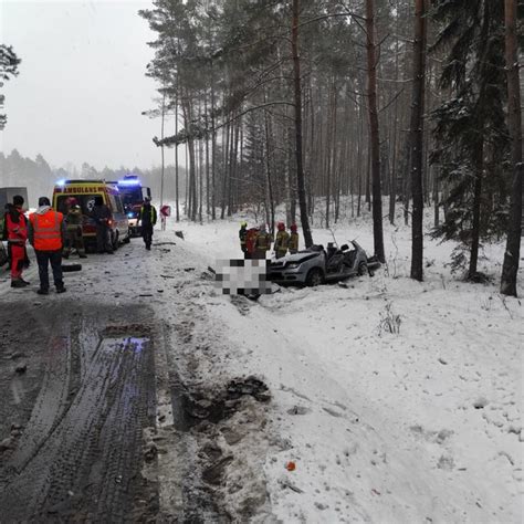 Tragiczny Wypadek W Warmi Sko Mazurskiem Dwie Osoby Zgin Y Rmf