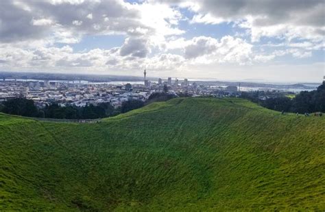 Mt Eden Summit: A dormant volcano walk in Auckland