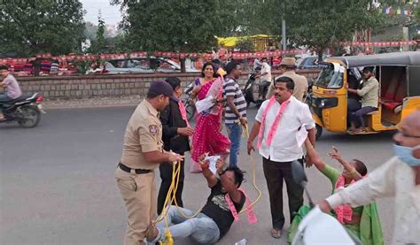 Brs Activists Protest In Front Of Jp Naddas Convoy In Karimnagar