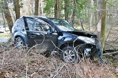 Unfall bei Althütte Pkw kracht gegen Baum