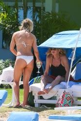 Kate Hudson Wearing A Bikini In Hawaii Lqtag Page Phun Org Forum