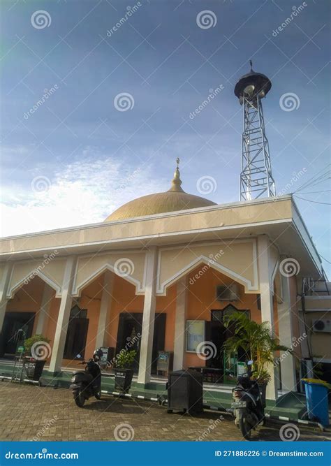 Al Muhajirin Mosque Samarinda Editorial Photo Image Of Tower Arch