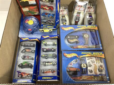 Lot 10 NIP Hot Wheels Gift Packs Watches