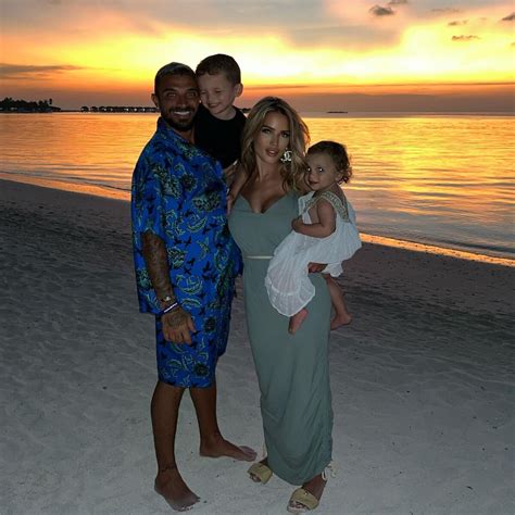 Photo Julien Tanti Et Manon Marsault Avec Leurs Enfants Angelina Et