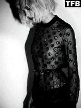 Karlie Kloss Nude And Sexy In Self Service Poses Braless Flashing Nude Tits In A Hot Photoshoot