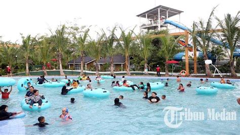 Berita Foto Hari Keempat Lebaran Wisata Air Merci Themepark