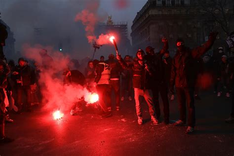 Mais De 1 Milhão De Pessoas Em Protesto Nas Ruas De França Sic Notícias