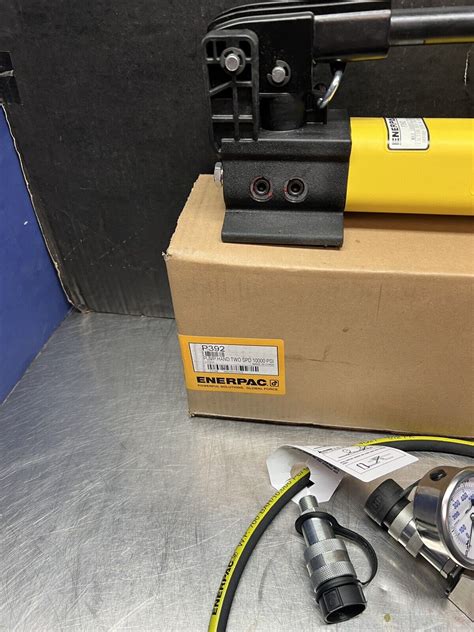 Enerpac P392 Hydraulic Hand Pump 700 Bar10000 Psi Gauge Hc9206c New Ebay