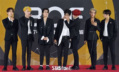 Thảm đỏ Busan Quân đoàn mỹ nam hot nhất Kpop đổ bộ nhưng mặt của Kim