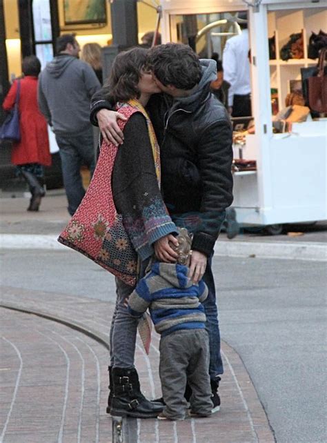 Marion Cotillard and Guillaume Canet kissing at the Grove while out ...