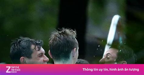 Lộ ảnh tắm nude tập thể của cầu thủ Croatia Hậu trường ZNEWS VN