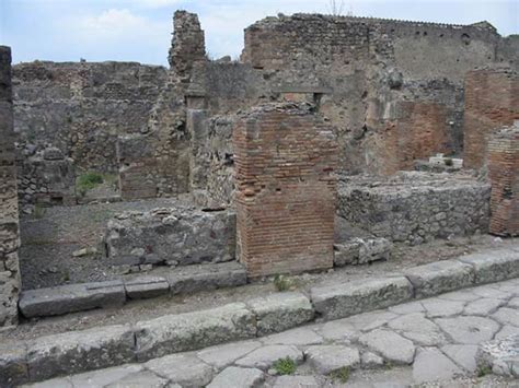 VII 9 56 Pompeii On Left May 2003 Looking West Towards Entrance