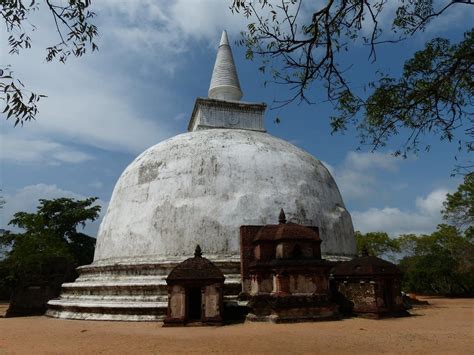 The Ancient Kingdom Of Polonnaruwa - Wowtovisit