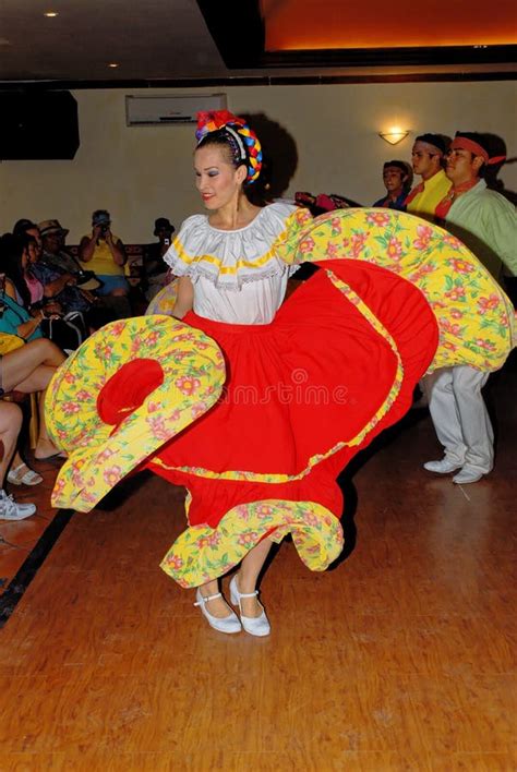 Mexican Folk Dance - Dancers from Mexico Editorial Photography - Image ...