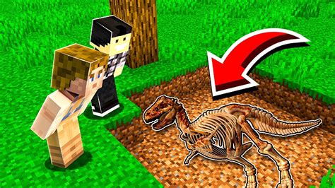 Jai TrouvÉ Un Squelette De Dinosaure Dans Ce Trou Secret Sur Minecraft