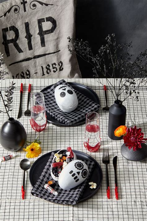 Halloween Yard Party Ideas to Spookify Your Outdoor Space and Impress ...