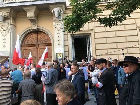 Protest Przed Kinem Przeciw Filmowi Zielona Granica Film